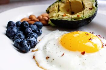 egg near blueberries